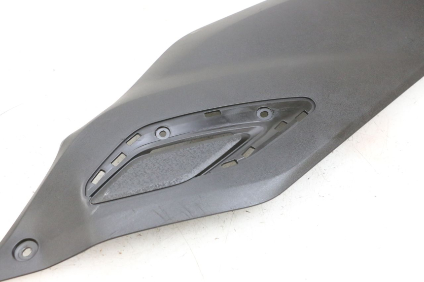 photo de JUNÇÃO DO DESCANSO DE PÉ DIREITO YAMAHA TRICITY 300 (2020 - 2024) - Peça verificada