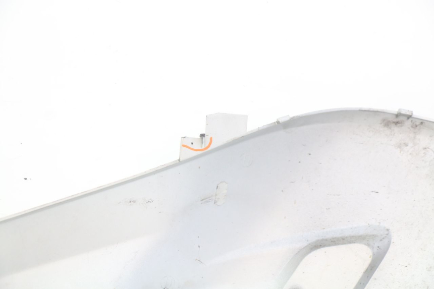photo de JUNÇÃO DO DESCANSO DE PÉ DIREITO YAMAHA X-CITY XCITY 125 (2007 - 2013) - Detalhe da peça
