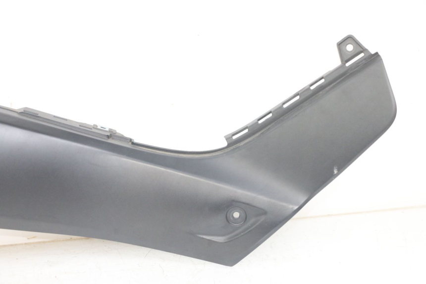 photo de JUNÇÃO DO DESCANSO DE PÉ DIREITO YAMAHA XMAX X-MAX ABS 125 (2017 - 2020) - Detalhes característicos