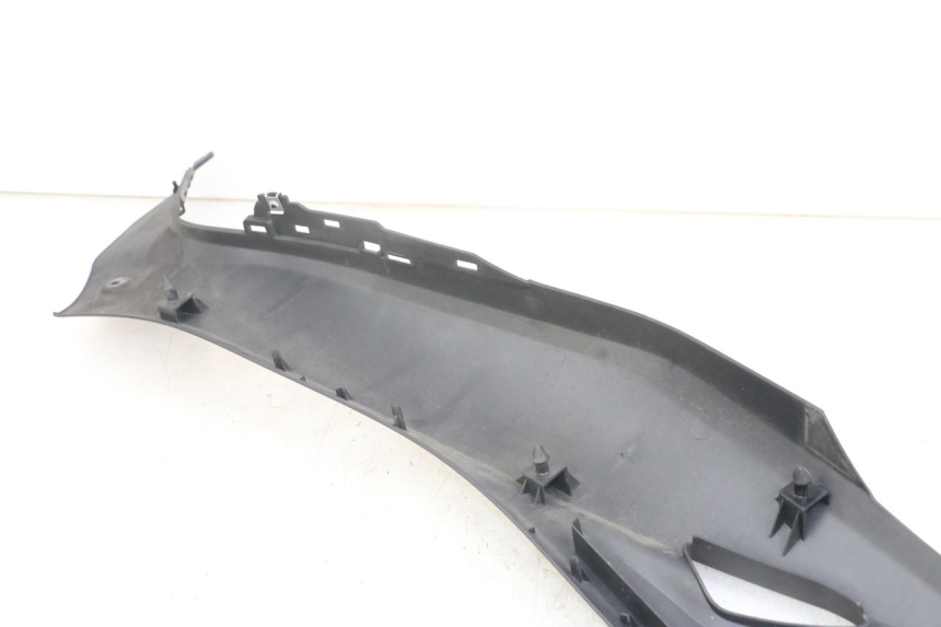 photo de JUNÇÃO DO DESCANSO DE PÉ DIREITO YAMAHA XMAX X-MAX ABS 125 (2017 - 2020) - Outro ângulo de visão