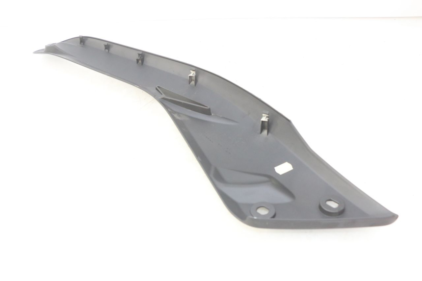 photo de JUNÇÃO DO DESCANSO DE PÉ DIREITO YAMAHA X-MAX XMAX 125 (2010 - 2013) - Zoom do estado de desgaste