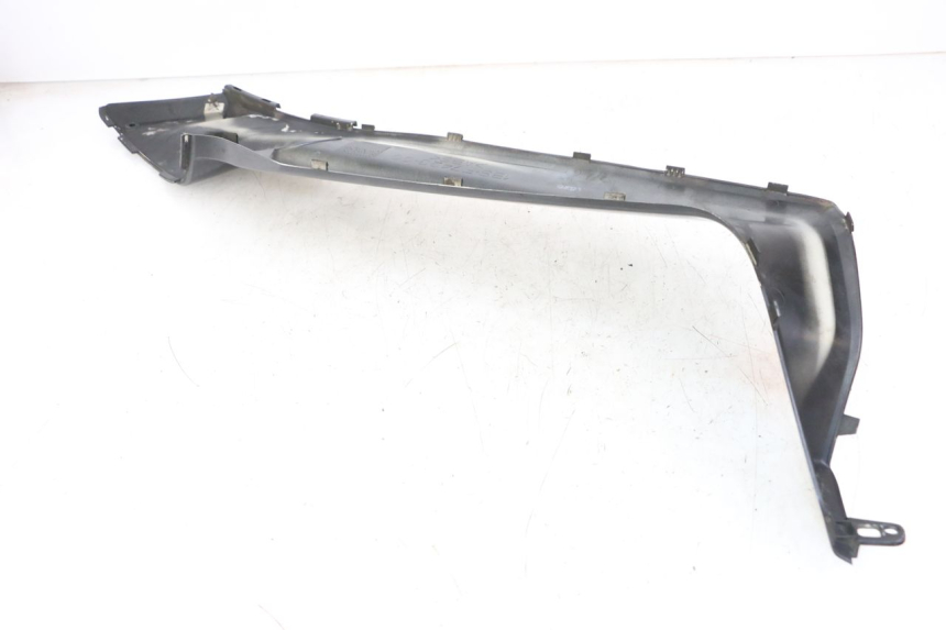 photo de JUNÇÃO DO DESCANSO DE PÉ DIREITO YAMAHA X-MAX XMAX 250 (2006 - 2009) - Detalhe da peça