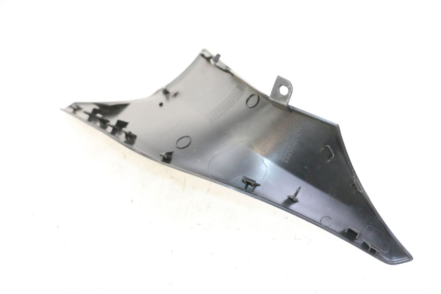 photo de JUNÇÃO DO DESCANSO DE PÉ DIREITO YAMAHA XMAX X-MAX 125 (2021 - 2025) - Ampliação técnica