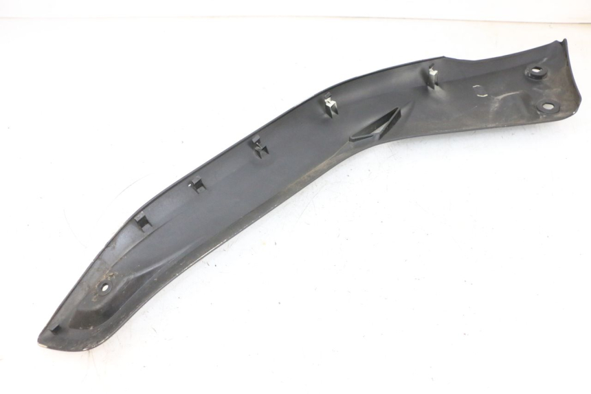 photo de JUNÇÃO DO DESCANSO DE PÉ DIREITO YAMAHA X-MAX XMAX 125 (2010 - 2013) - Detalhe da peça