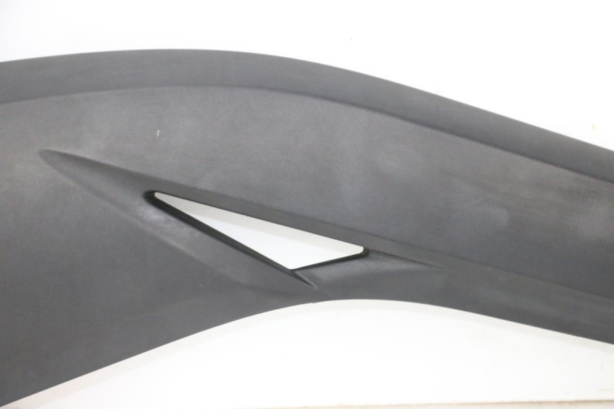 photo de JUNÇÃO DO DESCANSO DE PÉ DIREITO YAMAHA X-MAX XMAX 125 (2010 - 2013) - Detalhes característicos