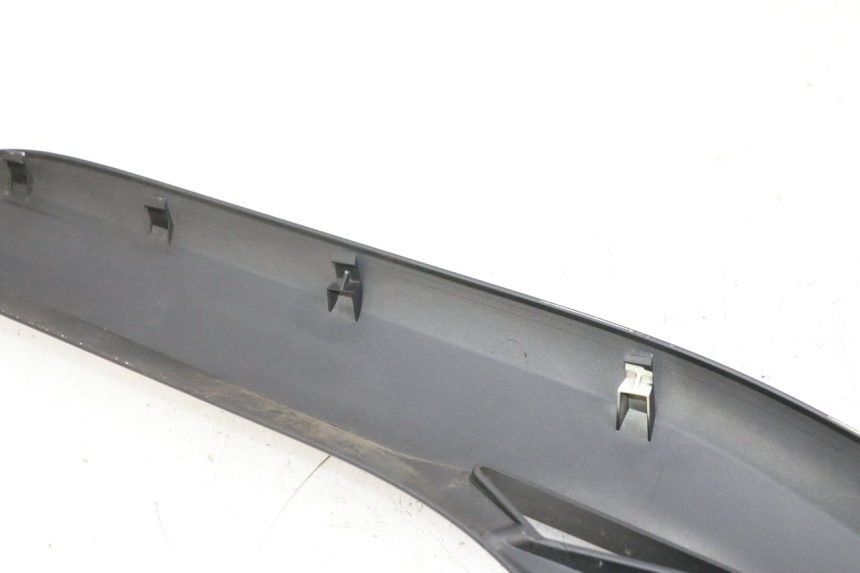 photo de JUNÇÃO DO DESCANSO DE PÉ DIREITO YAMAHA X-MAX XMAX 125 (2010 - 2013) - Outro ângulo de visão