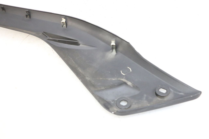photo de JUNÇÃO DO DESCANSO DE PÉ DIREITO YAMAHA X-MAX XMAX 125 (2010 - 2013) - Ampliação técnica