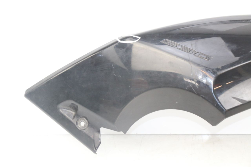 photo de JUNÇÃO DO DESCANSO DE PÉ DIREITO YAMAHA XP T-MAX TMAX ABS 530 (2012 - 2015) - Marcações e referências