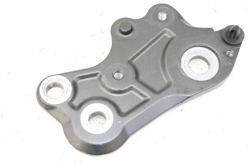 photo de JUNÇÃO DO DESCANSO DE PÉ DIREITO YAMAHA TRACER 7 700 (2020 - 2024) - Vista principal