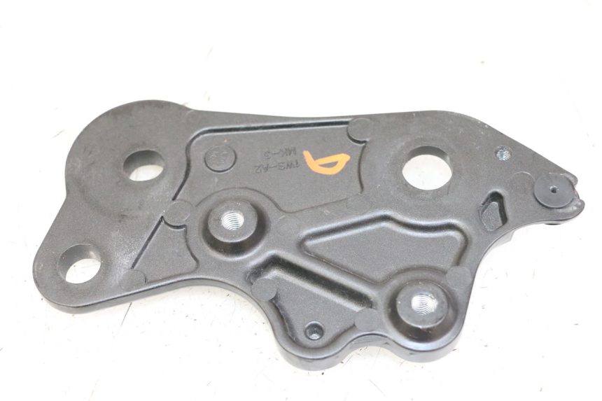 photo de JUNÇÃO DO DESCANSO DE PÉ DIREITO YAMAHA TRACER 7 700 (2020 - 2024) - Zoom do estado de desgaste