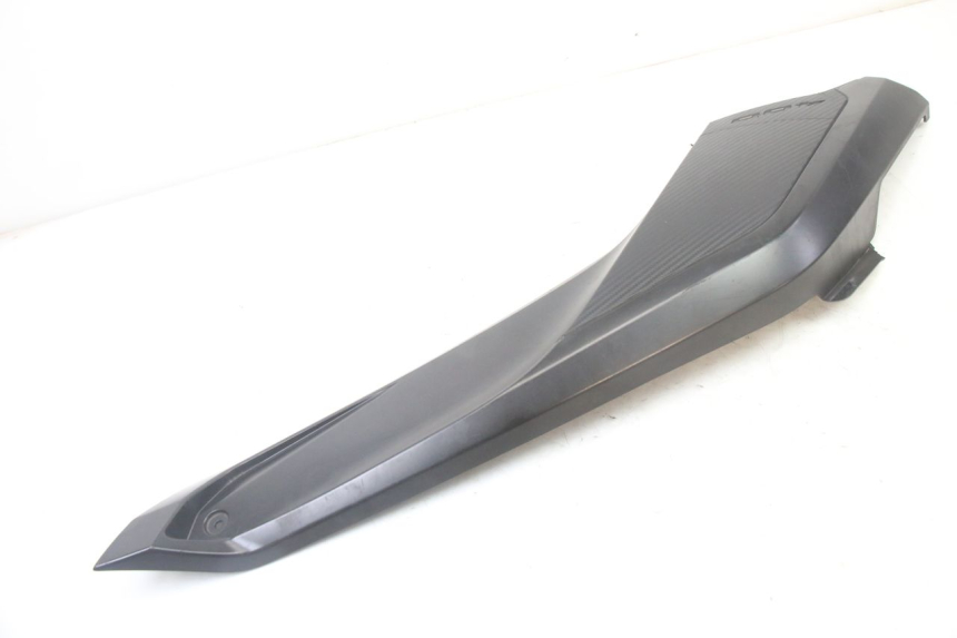 photo de JUNÇÃO DO DESCANSO DE PÉ DIREITO YAMAHA YP X-MAX XMAX 400 (2014 - 2017) - Outro ângulo de visão