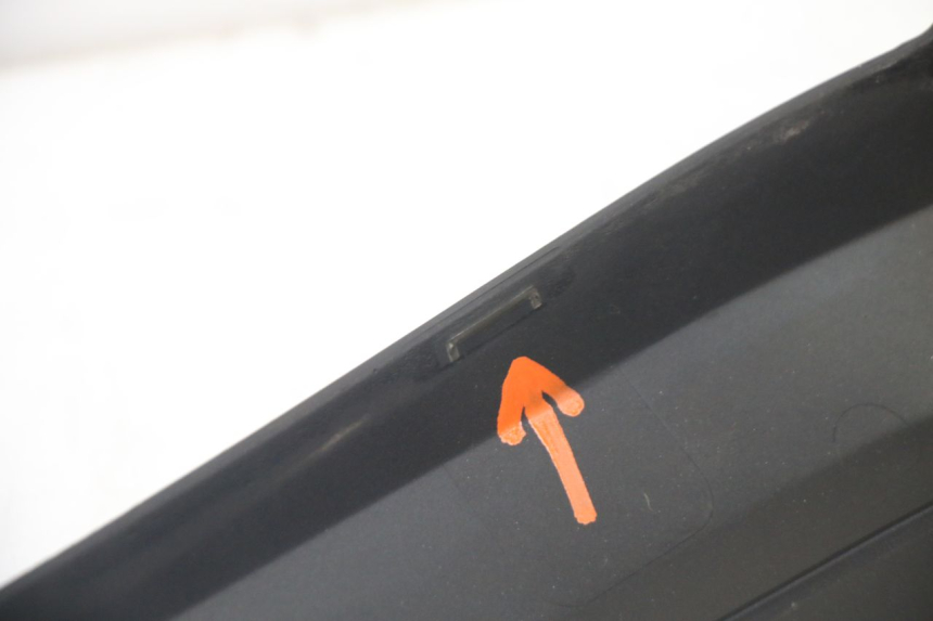 photo de JUNÇÃO DO DESCANSO DE PÉ DIREITO YAMAHA YP X-MAX XMAX 400 (2014 - 2017) - Estado da superfície