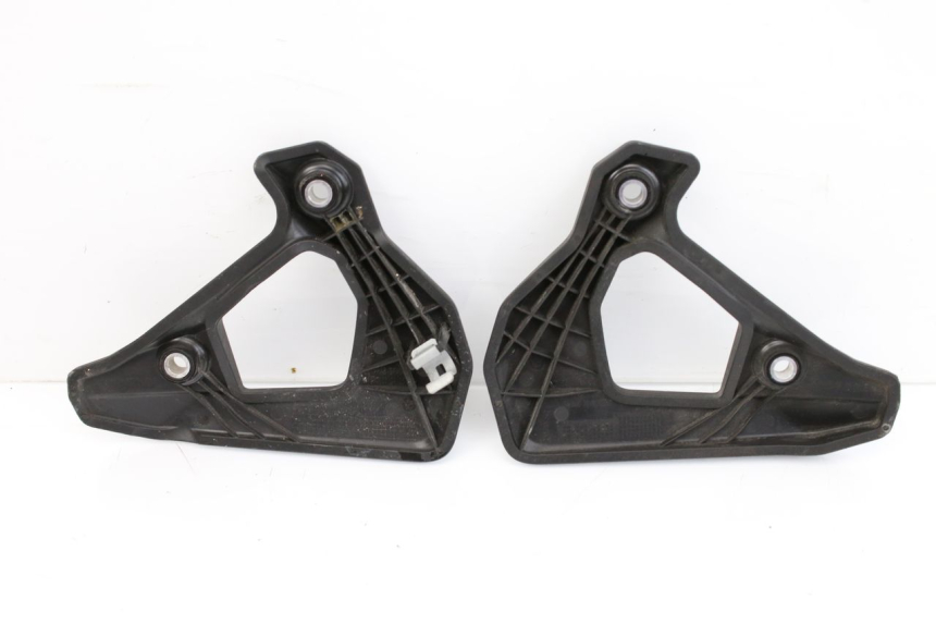 photo de JUNÇÃO DO APOIO PARA OS PÉS BMW F GS K81 850 (2018 - 2023) - Zoom do estado de desgaste