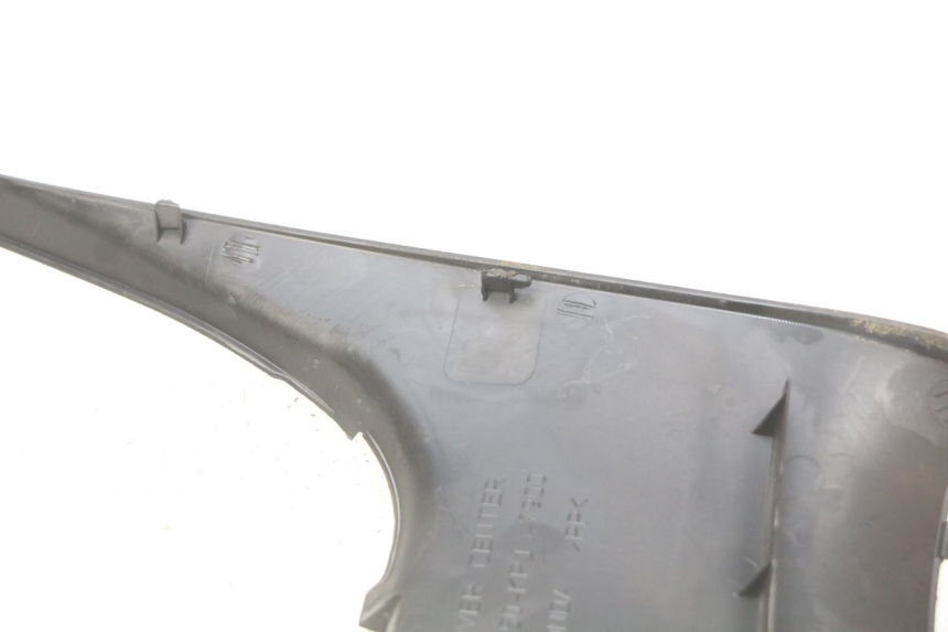 photo de JUNÇÃO DO APOIO PARA OS PÉS HONDA FES S-WING SWING ABS 125 (2007 - 2015) - Zoom do estado de desgaste