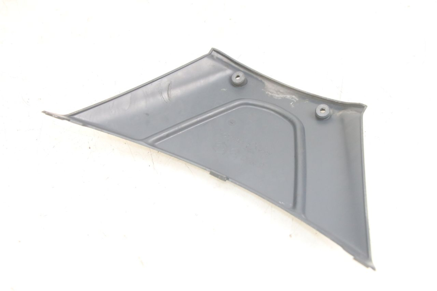 photo de JUNÇÃO DO DESCANSO DE PÉ PIAGGIO FLY 125 (2005 - 2012) - Detalhe da peça