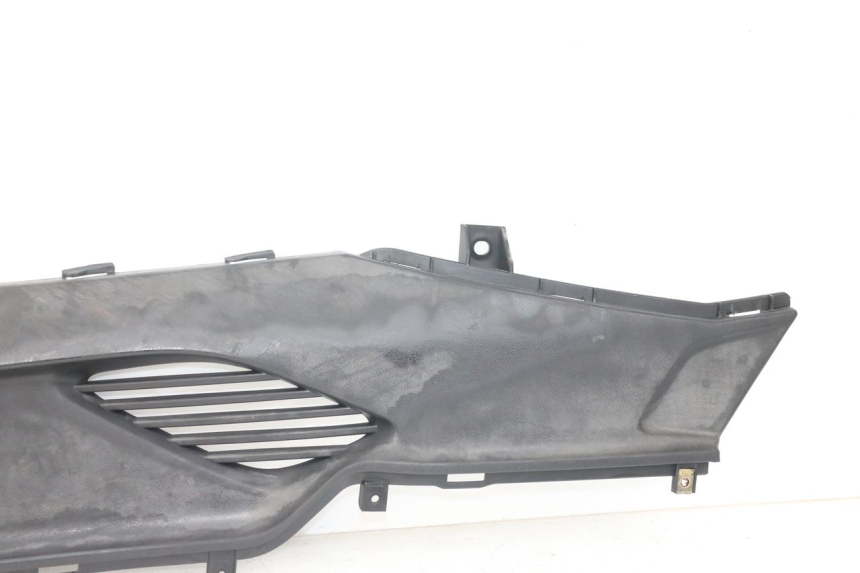 photo de JUNÇÃO DO DESCANSO DE PÉ ESQUERDO KYMCO DINK STREET ABS 125 (2011 - 2018) - Vista geral