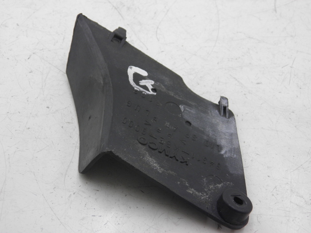 photo de JUNÇÃO DO DESCANSO DE PÉ ESQUERDO KYMCO SPACER 50 (1998 - 2009) - Detalhe da peça