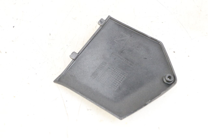 photo de JUNÇÃO DO DESCANSO DE PÉ ESQUERDO PIAGGIO MP3 LT 400 (2007 - 2012) - Detalhe da peça