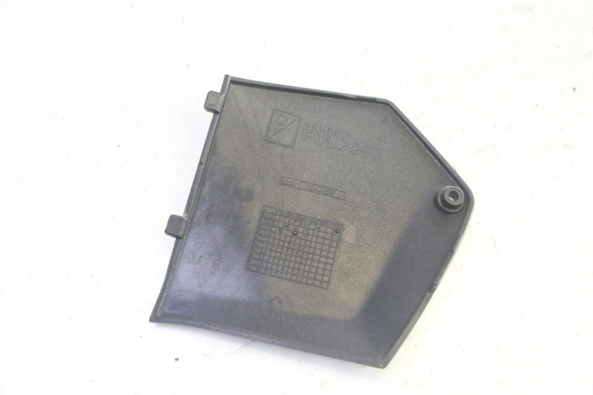 photo de JUNÇÃO DO DESCANSO DE PÉ ESQUERDO PIAGGIO MP3 RL 250 (2006 - 2010) - Zoom do estado de desgaste