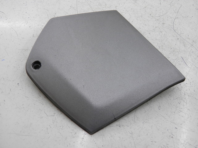 photo de JUNÇÃO DO DESCANSO DE PÉ ESQUERDO PIAGGIO MP3 RL 125 (2006 - 2014) - Detalhe da peça
