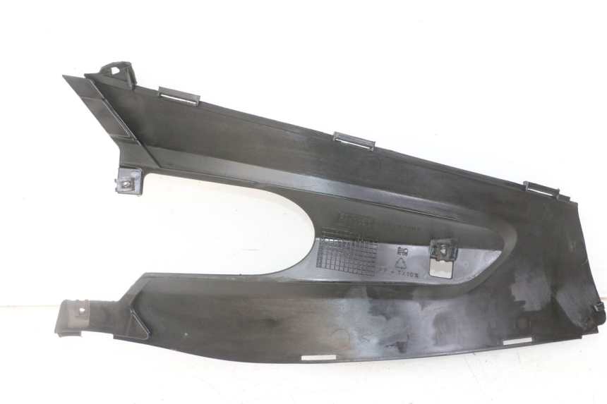 photo de JUNÇÃO DO DESCANSO DE PÉ ESQUERDO GILERA RUNNER SL 50 (2006 - 2009) - Detalhe da peça