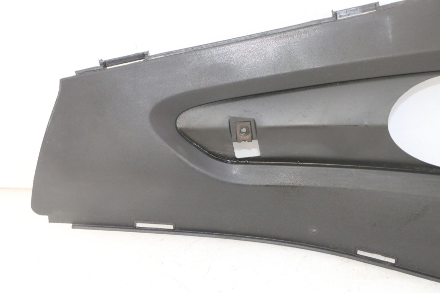 photo de JUNÇÃO DO DESCANSO DE PÉ ESQUERDO GILERA RUNNER SL 50 (2006 - 2009) - Ampliação técnica