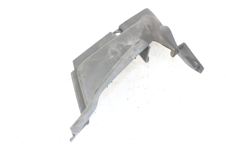 photo de JUNÇÃO DO DESCANSO DE PÉ ESQUERDO APRILIA SCARABEO GT TOURING 125 (1999 - 2005) - Ampliação técnica