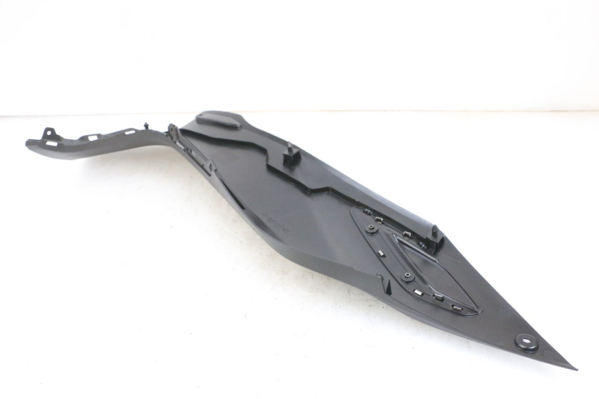 photo de JUNÇÃO DO DESCANSO DE PÉ ESQUERDO YAMAHA TRICITY 300 (2020 - 2024) - Detalhe da peça
