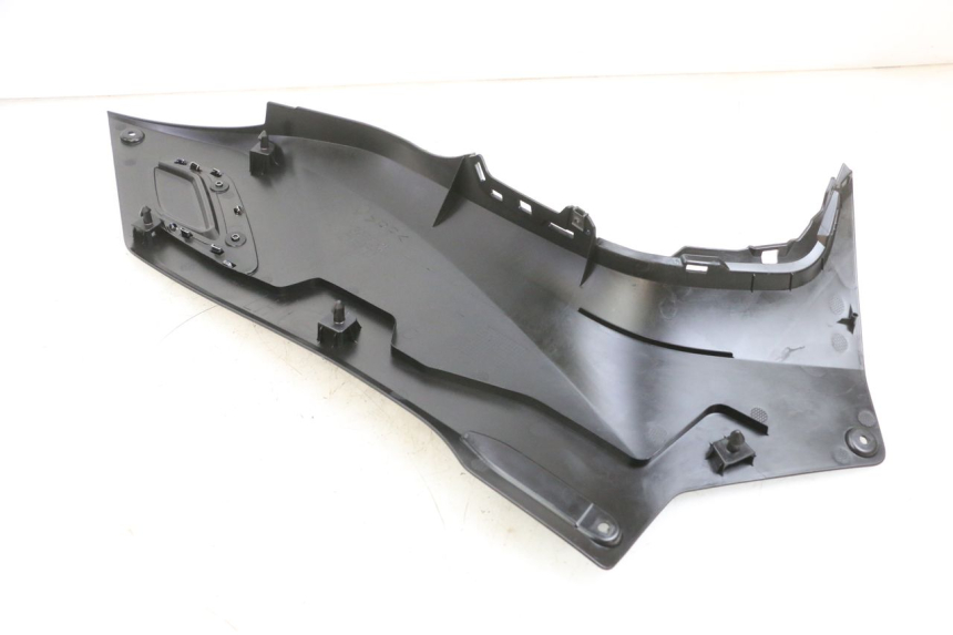 photo de JUNÇÃO DO DESCANSO DE PÉ ESQUERDO YAMAHA TRICITY 300 (2020 - 2024) - Outro ângulo de visão