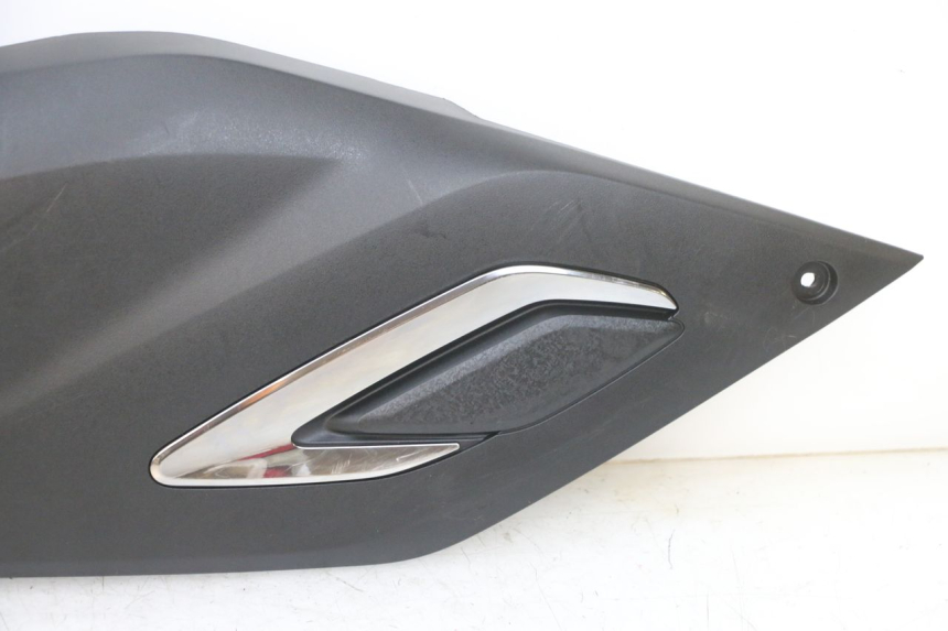 photo de JUNÇÃO DO DESCANSO DE PÉ ESQUERDO YAMAHA TRICITY 300 (2020 - 2024) - Estado da superfície
