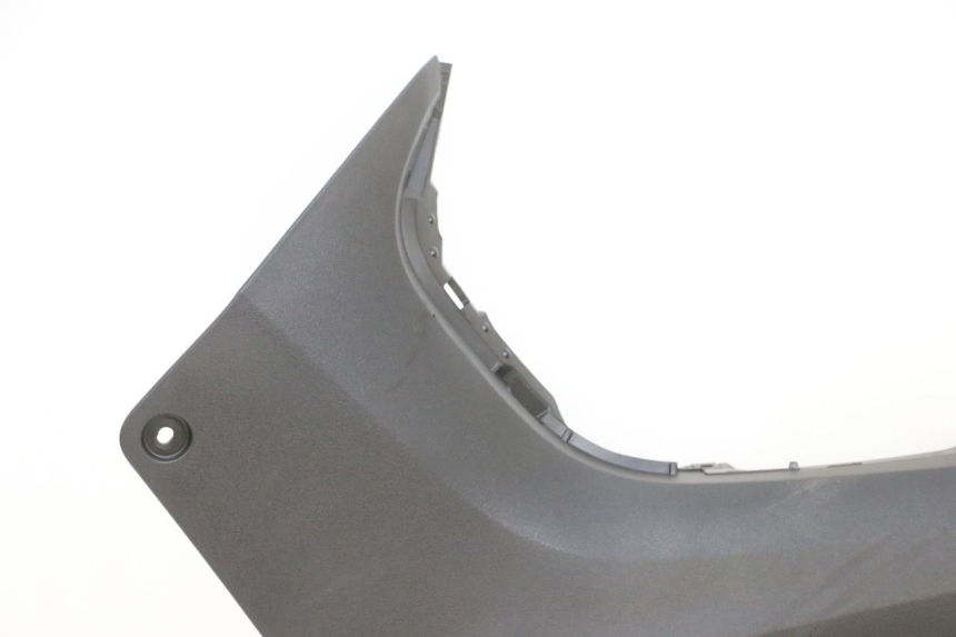 photo de JUNÇÃO DO DESCANSO DE PÉ ESQUERDO YAMAHA TRICITY 300 (2020 - 2024) - Marcações e referências