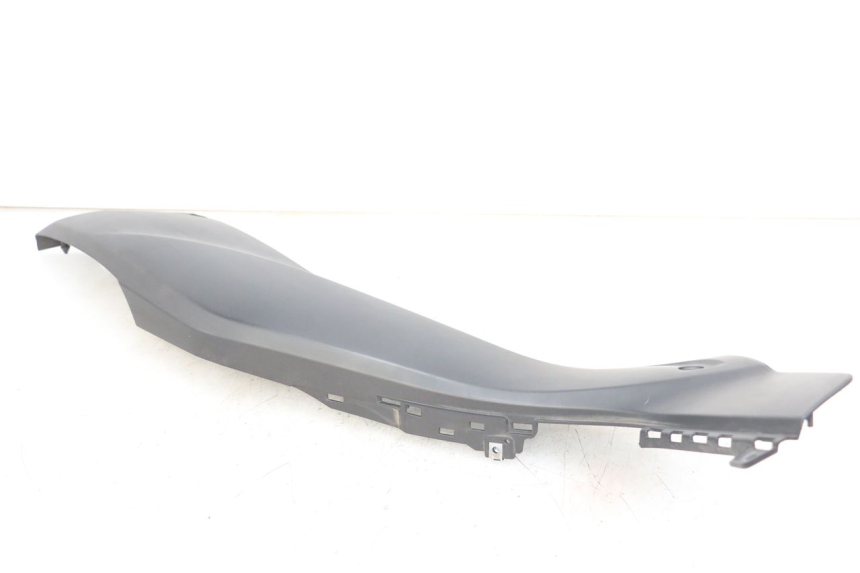 photo de JUNÇÃO DO DESCANSO DE PÉ ESQUERDO YAMAHA XMAX X-MAX ABS 125 (2017 - 2020) - Ampliação técnica