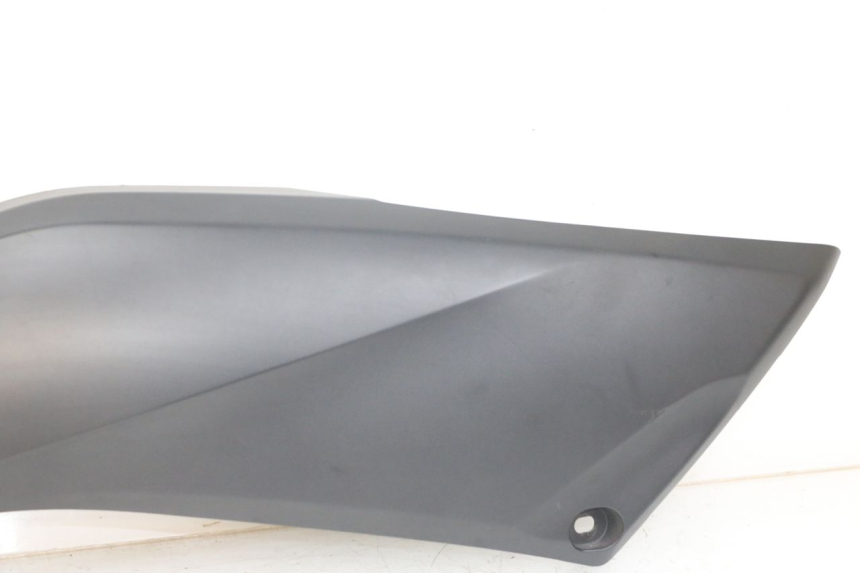 photo de JUNÇÃO DO DESCANSO DE PÉ ESQUERDO YAMAHA XMAX X-MAX ABS 125 (2017 - 2020) - Peça verificada