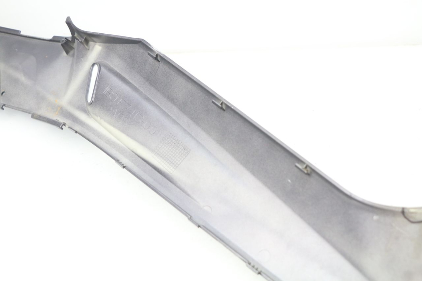 photo de JUNÇÃO DO DESCANSO DE PÉ ESQUERDO YAMAHA XMAX X-MAX 125 (2006 - 2009) - Detalhe da peça