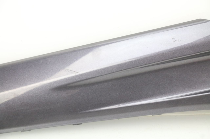 photo de JUNÇÃO DO DESCANSO DE PÉ ESQUERDO YAMAHA XMAX X-MAX 125 (2006 - 2009) - Peça verificada