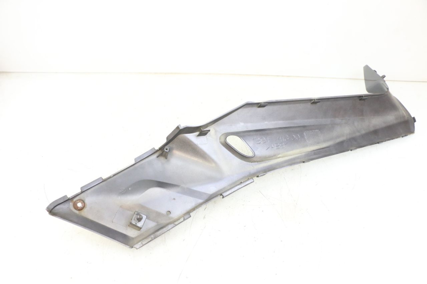 photo de JUNÇÃO DO DESCANSO DE PÉ ESQUERDO YAMAHA XMAX X-MAX 125 (2006 - 2009) - Detalhe da peça