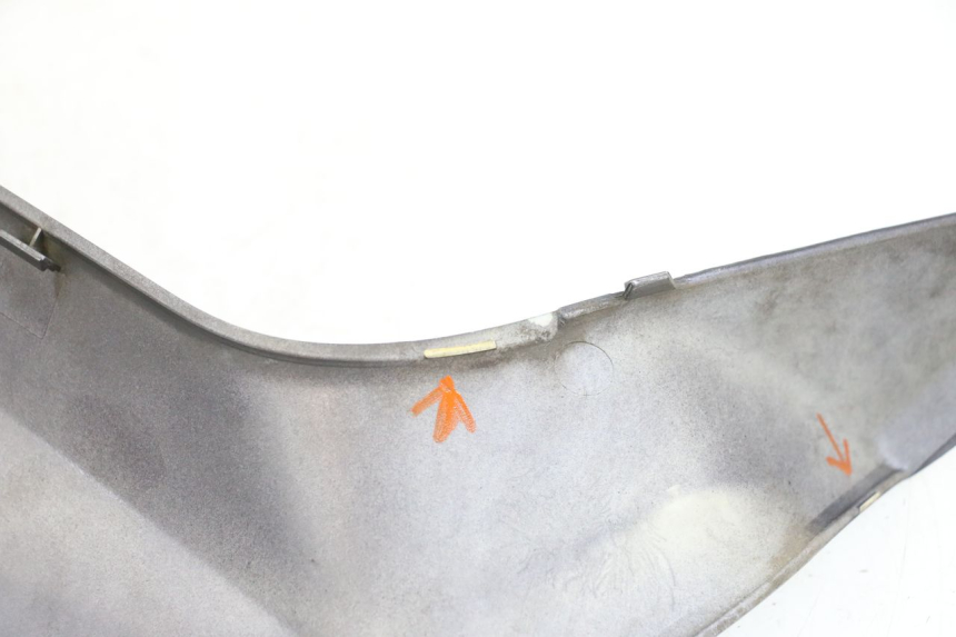 photo de JUNÇÃO DO DESCANSO DE PÉ ESQUERDO YAMAHA XMAX X-MAX 125 (2006 - 2009) - Ampliação técnica