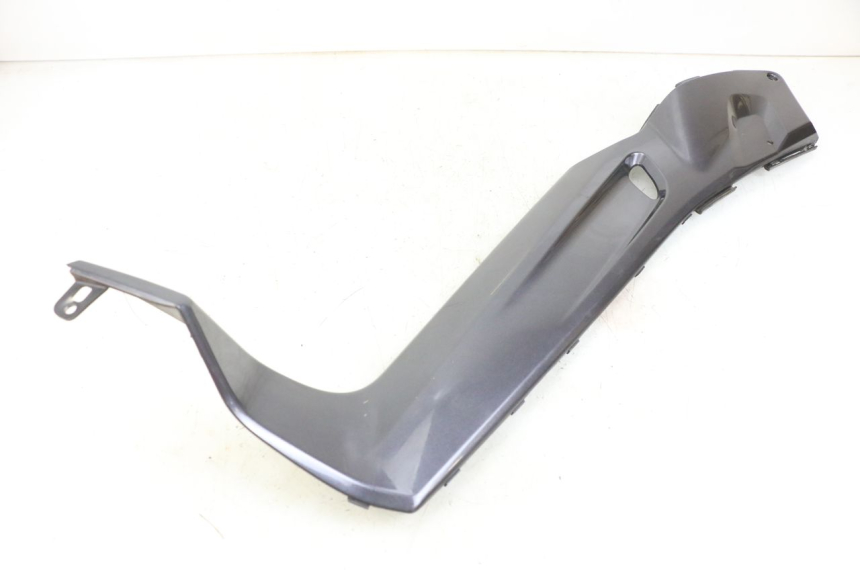photo de JUNÇÃO DO DESCANSO DE PÉ ESQUERDO YAMAHA XMAX X-MAX 125 (2006 - 2009) - Peça verificada
