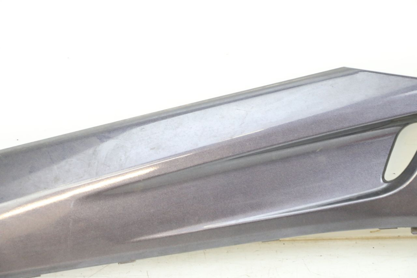 photo de JUNÇÃO DO DESCANSO DE PÉ ESQUERDO YAMAHA XMAX X-MAX 125 (2006 - 2009) - Detalhes característicos