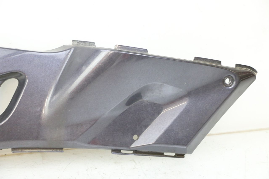 photo de JUNÇÃO DO DESCANSO DE PÉ ESQUERDO YAMAHA XMAX X-MAX 125 (2006 - 2009) - Ampliação dos componentes