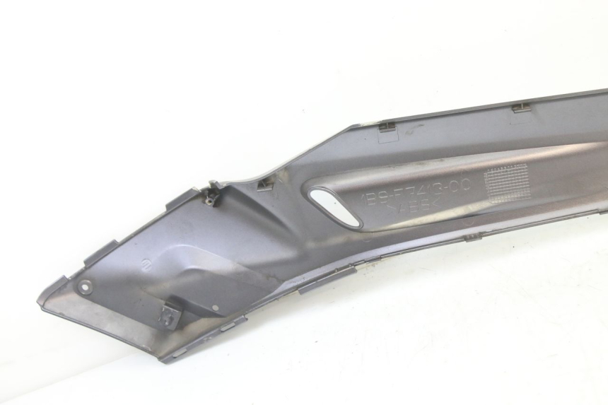photo de JUNÇÃO DO DESCANSO DE PÉ ESQUERDO YAMAHA XMAX X-MAX 125 (2006 - 2009) - Vista geral