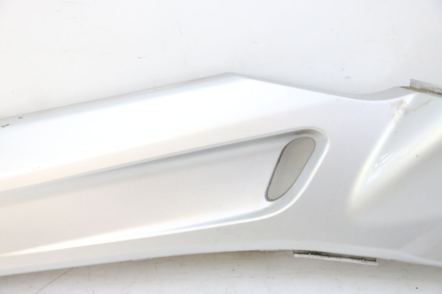 photo de JUNÇÃO DO DESCANSO DE PÉ ESQUERDO YAMAHA X-MAX XMAX 250 (2006 - 2009) - Zoom de qualidade