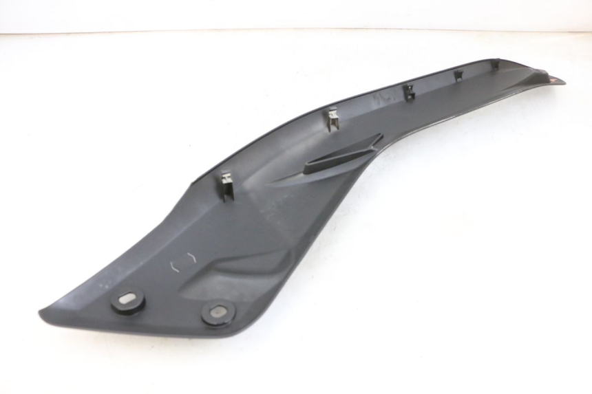 photo de JUNÇÃO DO DESCANSO DE PÉ ESQUERDO YAMAHA X-MAX XMAX 125 (2010 - 2013) - Detalhe da peça