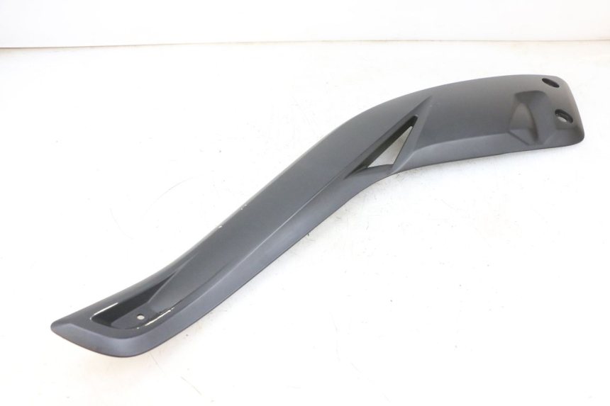 photo de JUNÇÃO DO DESCANSO DE PÉ ESQUERDO YAMAHA X-MAX XMAX 125 (2010 - 2013) - Vista geral