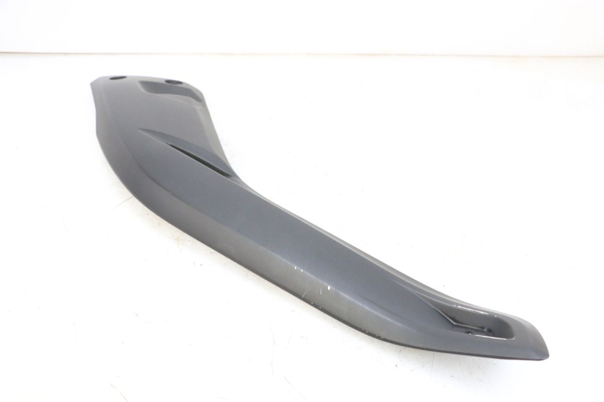 photo de JUNÇÃO DO DESCANSO DE PÉ ESQUERDO YAMAHA X-MAX XMAX 125 (2010 - 2013) - Pontos de fixação