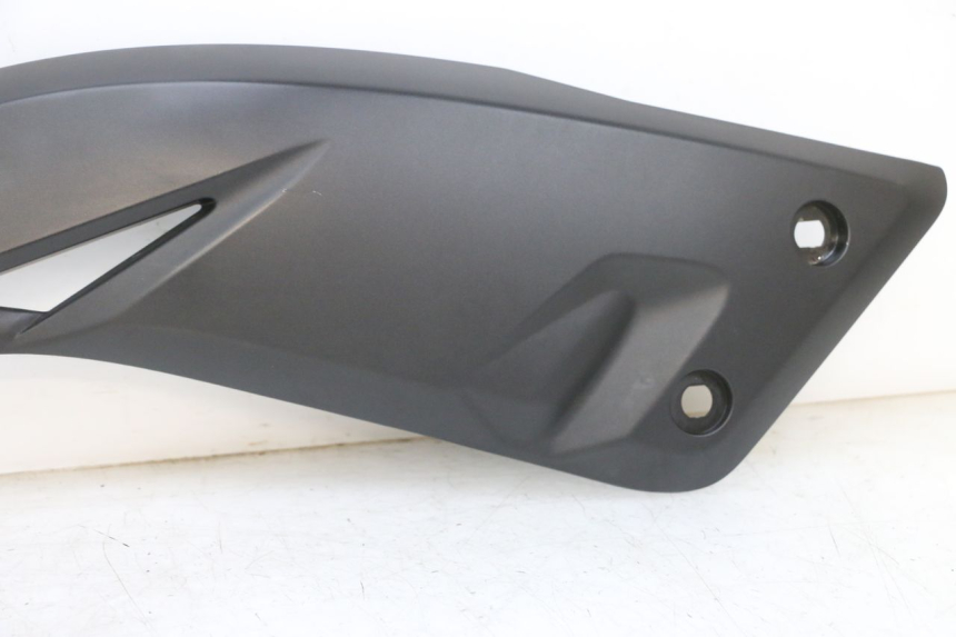 photo de JUNÇÃO DO DESCANSO DE PÉ ESQUERDO YAMAHA X-MAX XMAX 125 (2010 - 2013) - Peça verificada