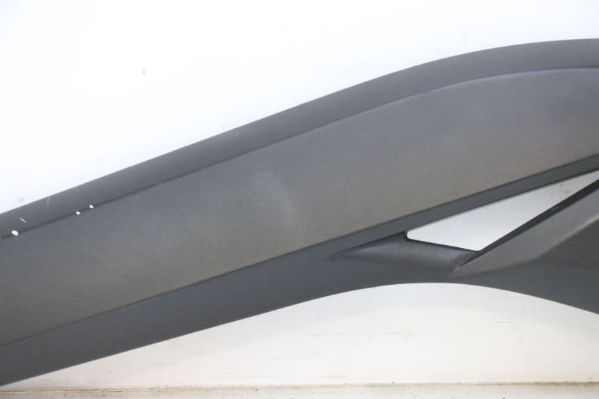 photo de JUNÇÃO DO DESCANSO DE PÉ ESQUERDO YAMAHA X-MAX XMAX 125 (2010 - 2013) - Marcações e referências