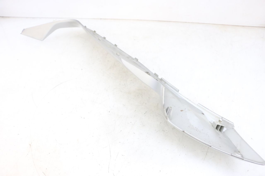 photo de JUNÇÃO DO DESCANSO DE PÉ ESQUERDO YAMAHA XMAX X-MAX 125 (2006 - 2009) - Ampliação técnica