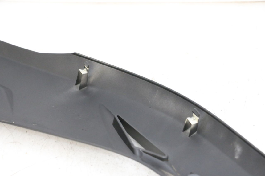 photo de JUNÇÃO DO DESCANSO DE PÉ ESQUERDO YAMAHA X-MAX XMAX 125 (2010 - 2013) - Outro ângulo de visão