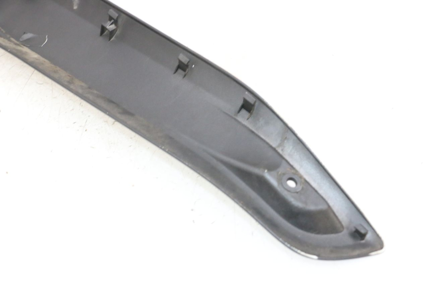 photo de JUNÇÃO DO DESCANSO DE PÉ ESQUERDO YAMAHA X-MAX XMAX 125 (2010 - 2013) - Ampliação técnica